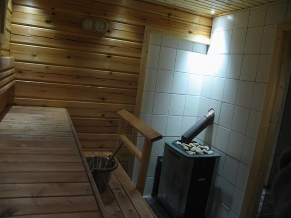 Urlaub in Finnland - Finnische Sauna mit Holzofen in der 5-Sterne Villa Mäntykallio